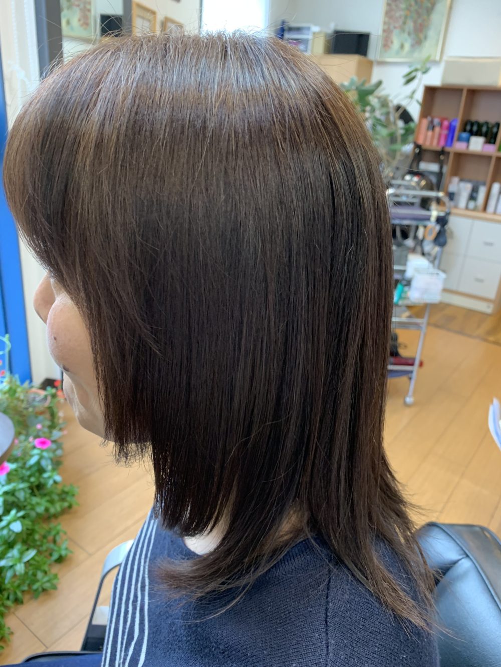 前上がりのベースにローレイヤーを入れて毛先を軽く！